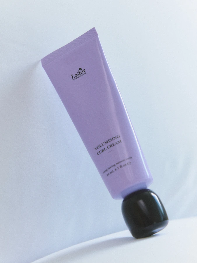 Крем-эссенция для вьющихся волос La’dor Volumising Curl Cream Крем-эссенция для вьющихся волос La’dor Volumising Curl Cream