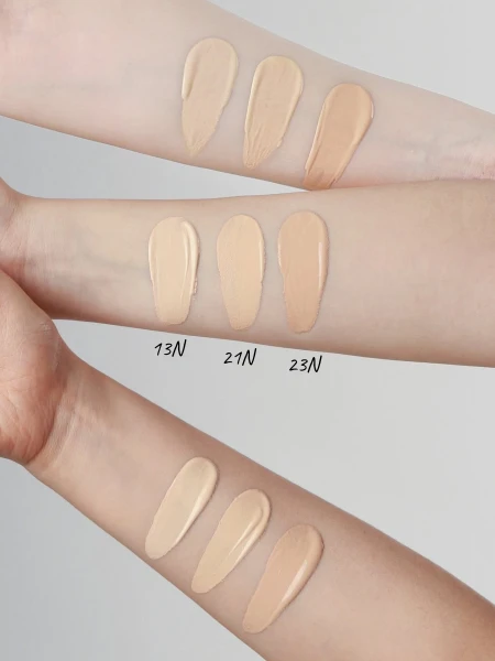 Тональный кушон для лица с сияющим финишем INGA Water Glow Daily Cushion 21N Light Beige