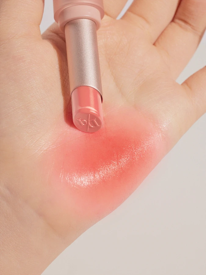 Глянцевая помада в натуральном оттенке губ Dasique Mood Glow Lipstick #01 Cream Sand