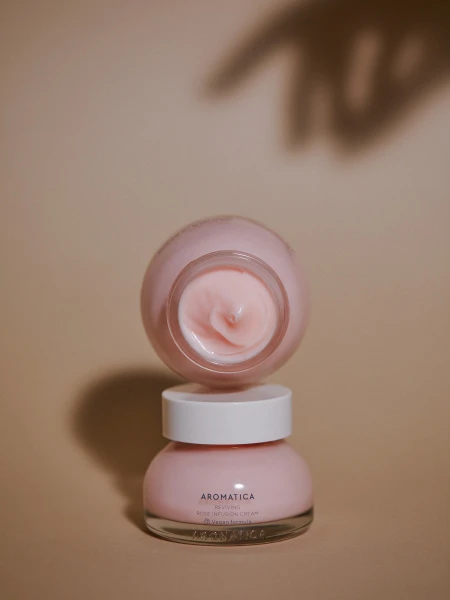 Мягкий восстанавливающий крем для лица с экстрактом дамасской розы Aromatica Reviving Rose Infusion Cream Мягкий восстанавливающий крем для лица с экстрактом дамасской розы Aromatica Reviving Rose Infusion Cream
