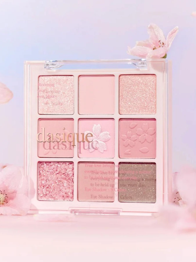 Палетка теней для век Dasique Sakura Shadow Palette #Romantic Blossom