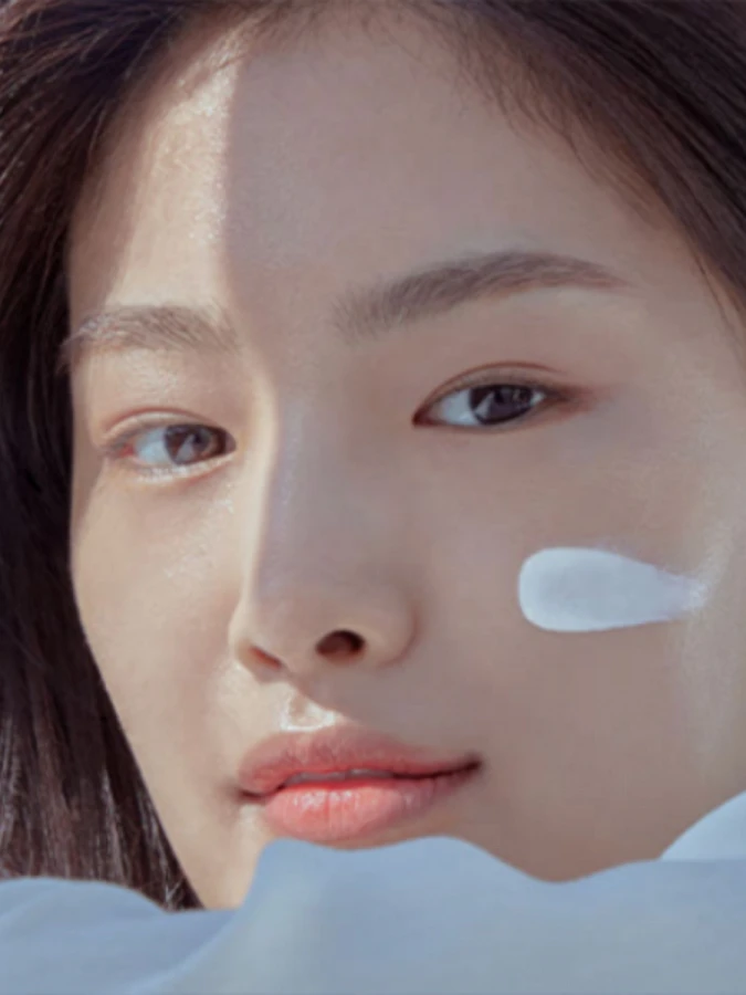 Солнцезащитный крем для чувствительной кожи Celimax Dual Barrier Watery Sun Cream SPF 50+ PA++++