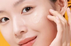 Осветляющая сыворотка для лица с фруктовыми экстрактами Celimax Pore + Dark Spot Brightening Serum