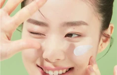 Солнцезащитный крем с экстрактом чайного дерева Papa Recipe Tea Tree Control Mild Sun Cream SPF50+ PA++++