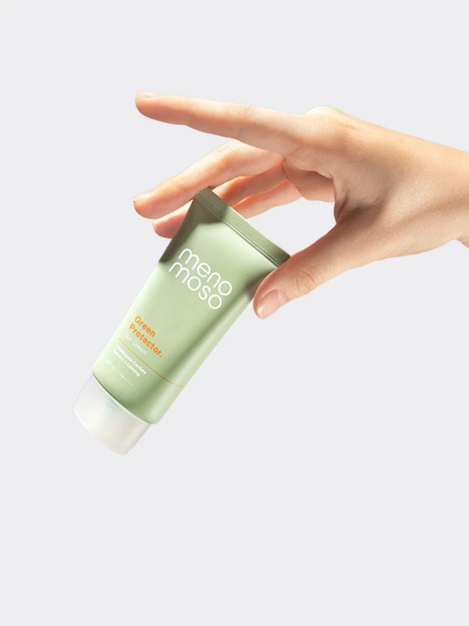 Успокаивающий солнцезащитный крем для лица с экстрактом хауттюйнии MENOMOSO Green Protector Sun Cream SPF50+ PA++++