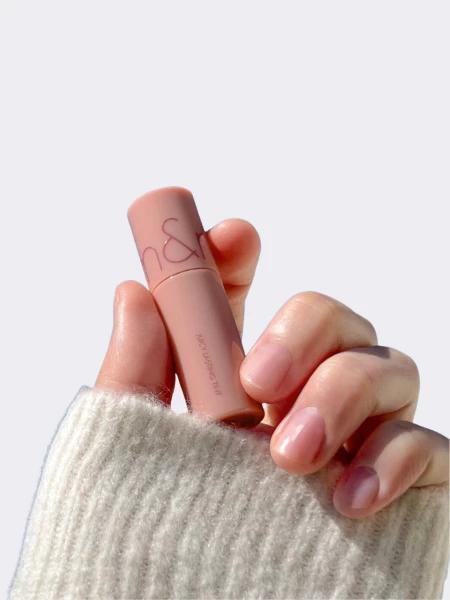 МИНИ Сочный глянцевый тинт для губ в орехово-розовом оттенке rom&nd Juicy Lasting Tint 30 Cashew Nut Rose