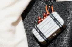 Мультифункциональный стик для макияжа в персиковом оттенке MAD ONE 3-in-1 Face Stick Eyes + Lips + Cheeks Soft Peach