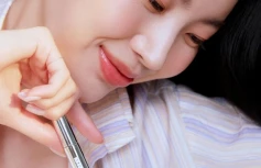 Сияющий тинт для губ с глянцевым финишем BRAYE Thin Glow Tint 01 Poetic