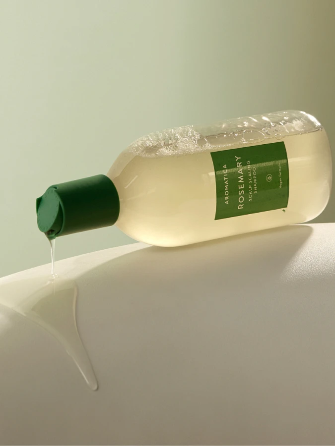 Шампунь для укрепления корней волос с розмарином AROMATICA Rosemary Scalp Scaling Shampoo