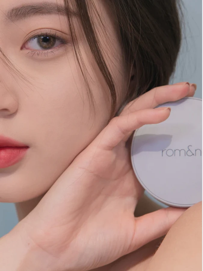 Тональное средство с нейтральным финишем в светло-бежевом оттенке rom&nd Zero Cushion 02 Natural 21 SPF20 PA++