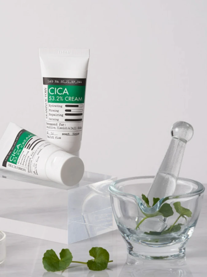 Успокаивающий крем для лица с экстрактом центеллы азиатской Derma Factory Cica 53.2% Cream