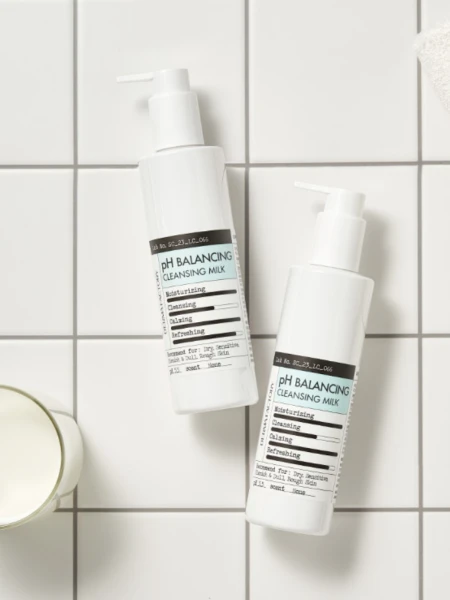 Балансирующее молочко для снятия макияжа с пантенолом Derma Factory PH Balancing Cleansing Milk Балансирующее молочко для снятия макияжа с пантенолом Derma Factory PH Balancing Cleansing Milk