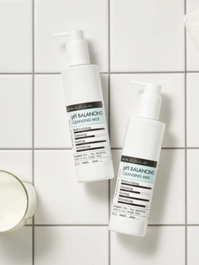 Балансирующее молочко для снятия макияжа с пантенолом Derma Factory PH Balancing Cleansing Milk