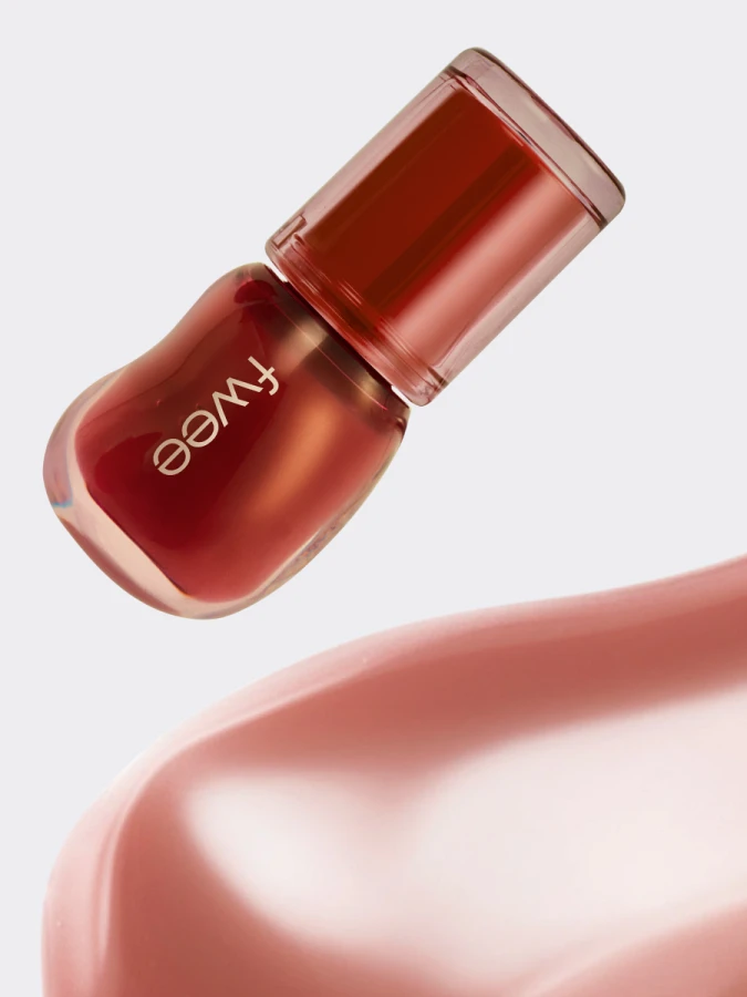 Лёгкий глянцевый блеск для губ fwee 3D Voluming Gloss A06 Scotch 30%