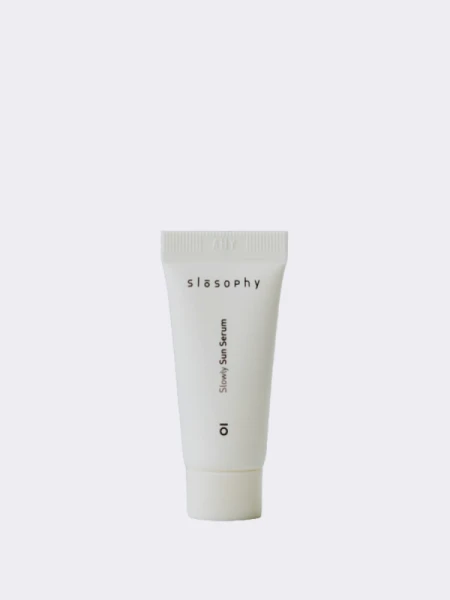 Солнцезащитный флюид для лица с антиоксидантами TRAVEL Slosophy Slowly Sun Serum SPF50+PA++++ Солнцезащитный флюид для лица с антиоксидантами TRAVEL Slosophy Slowly Sun Serum SPF50+PA++++