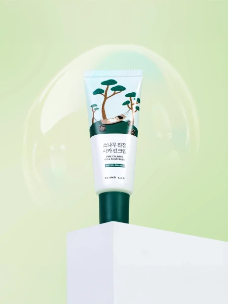 Успокаивающий солнцезащитный крем с экстрактом сосны и центеллы Round Lab Pine Calming Cica Sunscreen SPF50+ PA++++