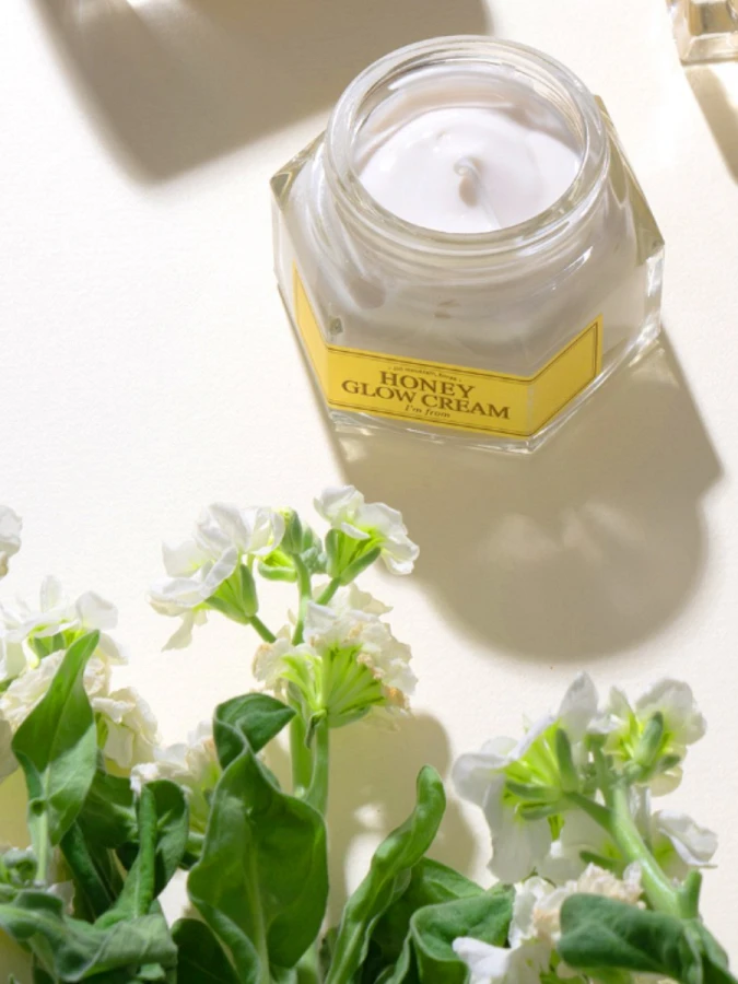 Питательный крем для сияния кожи лица с медовыми экстрактами I'm From Honey Glow Cream