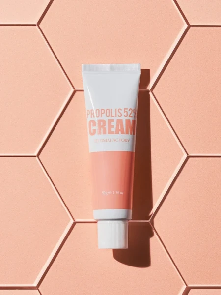 Питательный крем для лица с красным прополисом Derma Factory Propolis 52% Cream