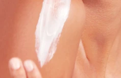 Парфюмированный лосьон для  тела с цветочным ароматом Ma:nyo Factory Banilla Boutique Hug Body Lotion