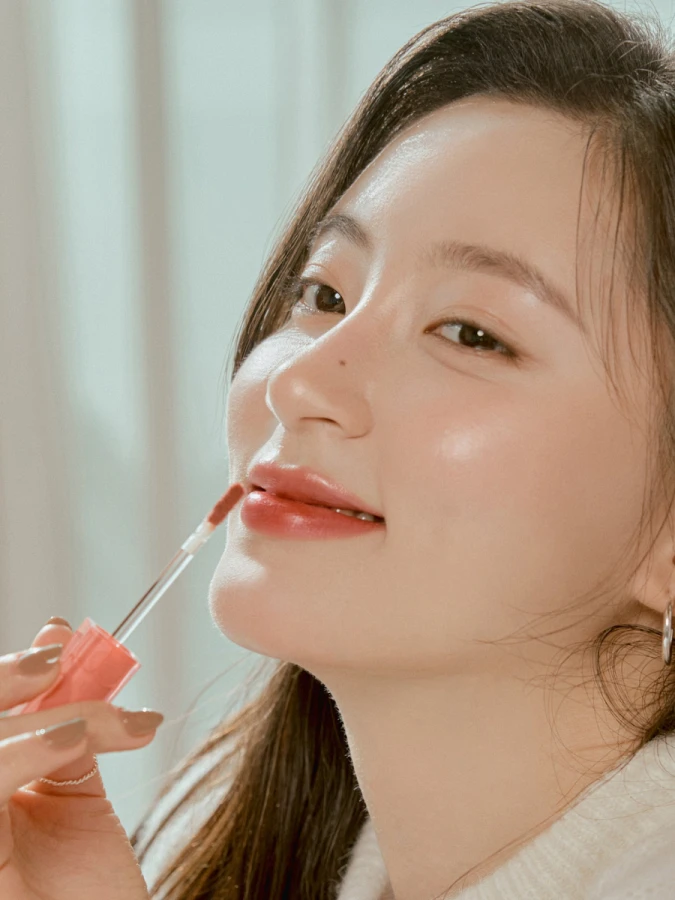 Лёгкий глянцевый тинт в коралловом оттенке rom&nd DEWY·FUL Water Tint 01 In Coral