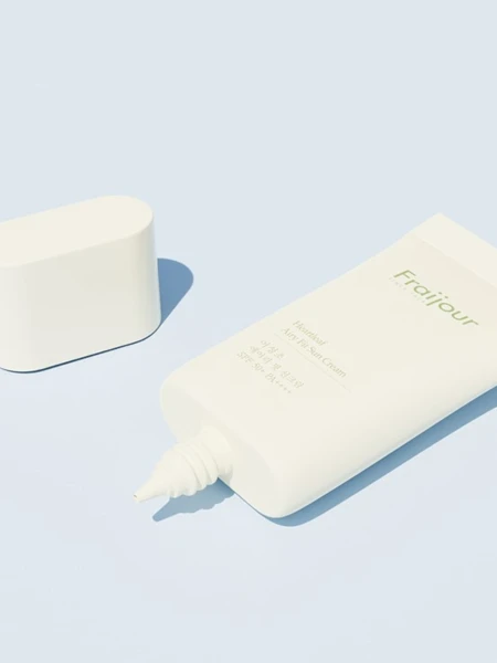 Солнцезащитный крем с экстрактом хауттюйнии Fraijour Heartleaf Airy Fit Sun Cream SPF 50+ PA ++++ Солнцезащитный крем с экстрактом хауттюйнии Fraijour Heartleaf Airy Fit Sun Cream SPF 50+ PA ++++
