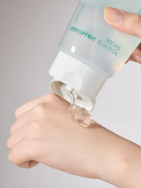 Универсальный увлажняющий гель с экстрактом алоэ и мадекассосидом innisfree Aloe Revitalizing Soothing Gel
