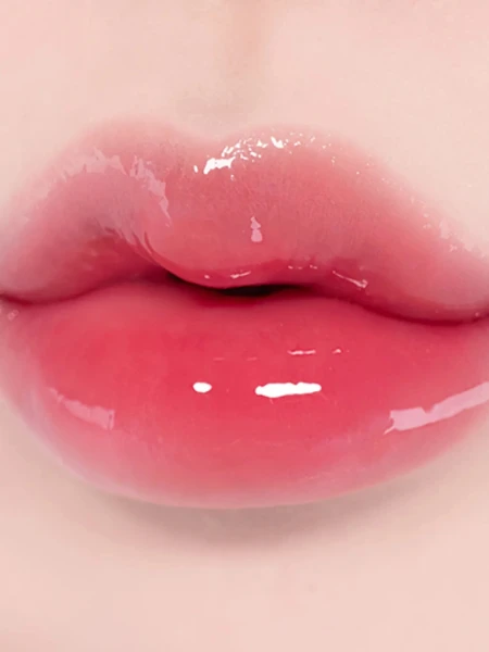 Лёгкий глянцевый блеск для губ fwee 3D Voluming Gloss A04 Aengdu 30%