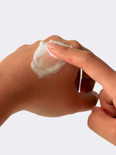 Увлажняющий крем для рук с ароматом персика AMUSE Vegan Soybean Handcream Love