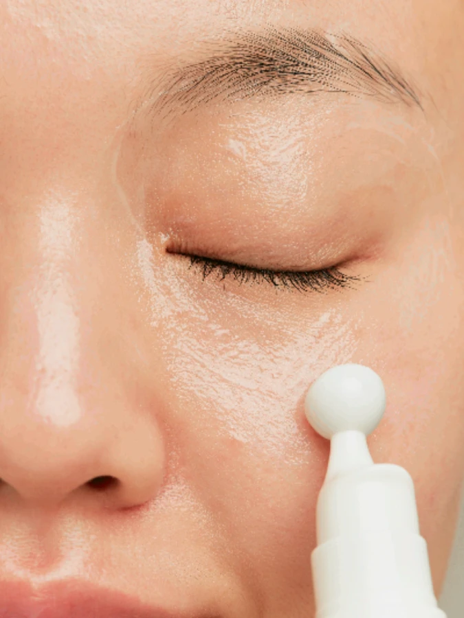 Сыворотка-роллер для кожи вокруг глаз с экстрактом зеленого чая innisfree Green Tea Hyaluronic Glow Eye & Face Ball