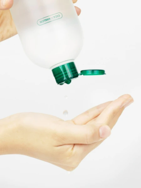 Очищающая вода с центеллой азиатской и гиалуроновой кислотой VT Cosmetics Cica Mild Cleansing Water