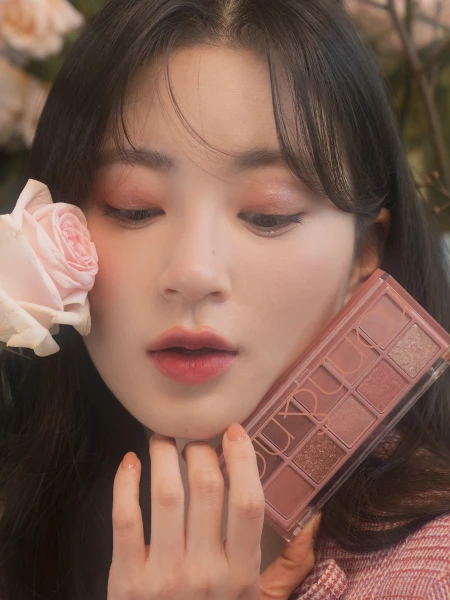 Набор из палетки теней для век в розовых оттенках  век rom&nd Better Than Palette Dual Brush Set 03 Rosebud Garden