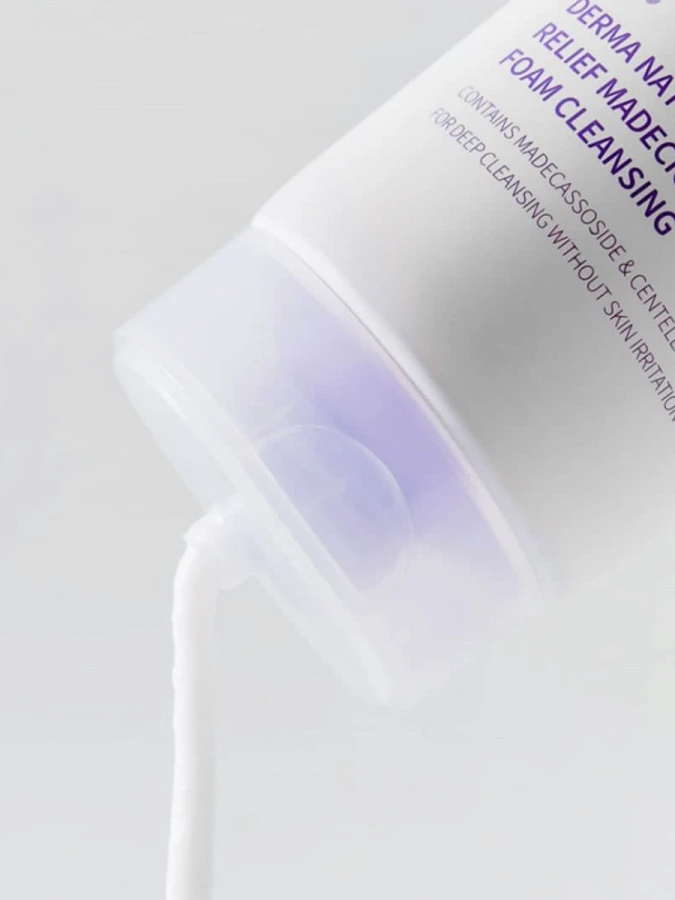Деликатная пенка для умывания с экстрактом центеллы Celimax Derma Nature Relief Madecica pH Balancing Foam Cleansing