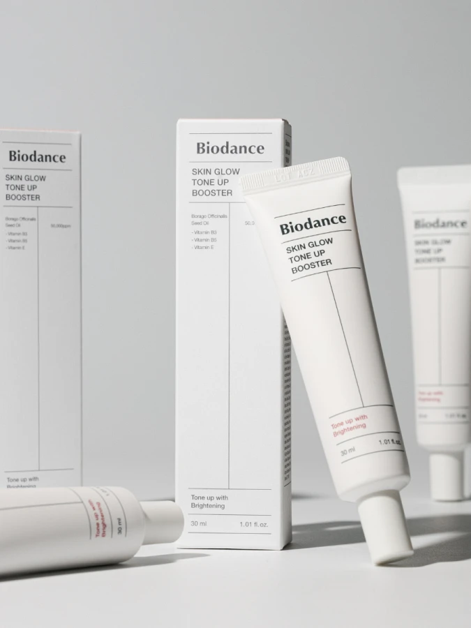 Витаминный осветляющий крем-база для лица Biodance Skin Glow Tone Up Booster