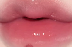 Легкий увлажняющий блеск-тинт для губ ALTERNATIVE STEREO Lip Potion Aqua Glow No.5 Raspberry Soap
