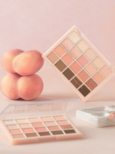 Большая палетка теней для век Dasique Mood Shadow Palette #03 Spring Coral