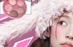 Компактная палетка теней в формате брелка fwee Pocket Eye Palette EP03 Strawberry Whip
