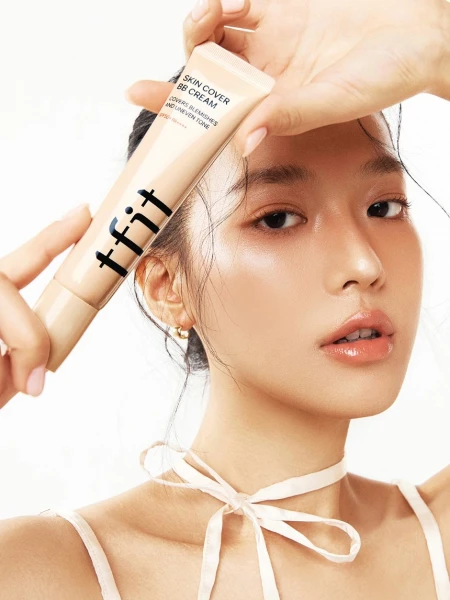 Стойкий увлажняющий тональный крем TFIT Skin Cover BB Cream SPF50+ PA++++ BC01 Porcelain