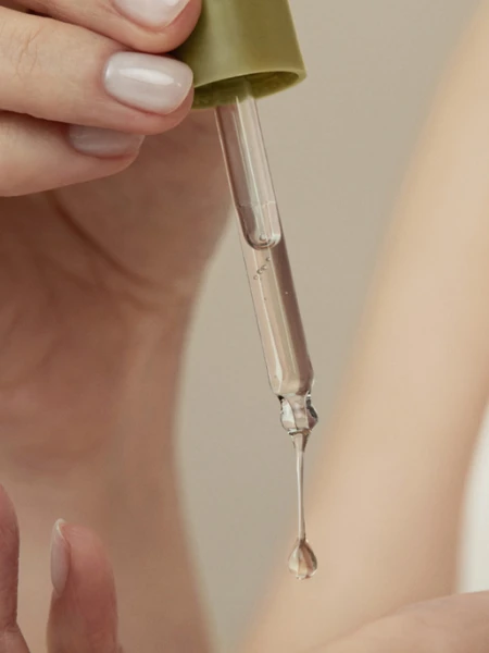 Успокаивающая сыворотка с экстрактом полыни I'm From Mugwort Serum Успокаивающая сыворотка с экстрактом полыни I'm From Mugwort Serum
