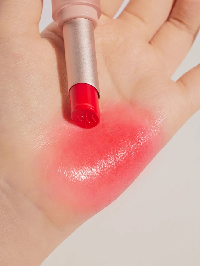 Глянцевая помада в вишневом оттенке Dasique Mood Glow Lipstick #08 Cherry Drop