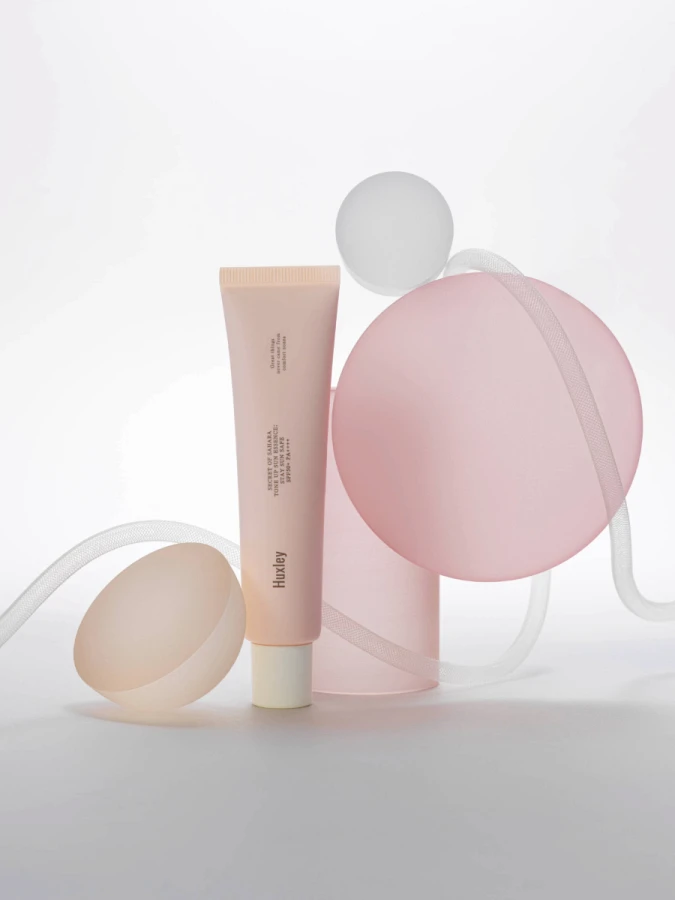 Солнцезащитный крем-база Huxley Tone Up Sun Essence Stay Sun Safe 02 Terra Peach SPF50+ PA++++