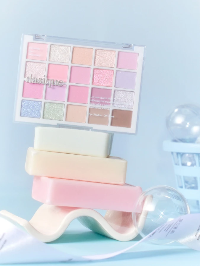 Большая палетка теней для век Dasique Mood Shadow Palette #05 Cotton Powder