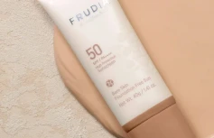 Невесомый тональный крем с фактором защиты от солнца Frudia Bare Skin Foundation Free Sun