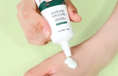 Успокаивающий солнцезащитный крем с экстрактом сосны и центеллы Round Lab Pine Calming Cica Sunscreen SPF50+ PA++++