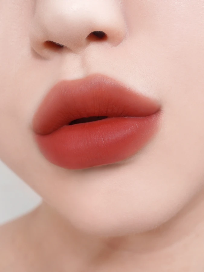 Жидкий тинт для губ с полуматовым финишем BRAYE Water Blur Tint 09 Sober