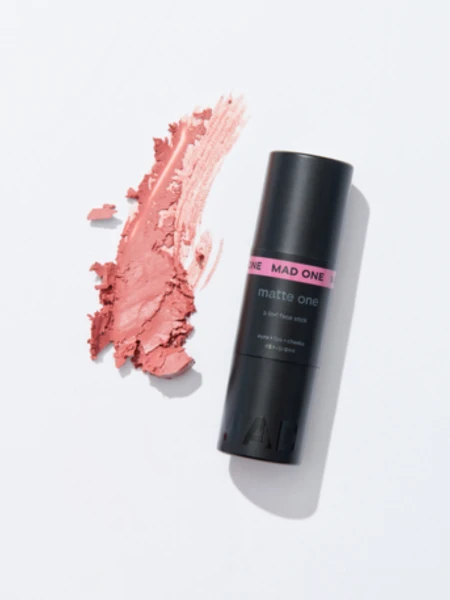 Мультифункциональный стик для макияжа в розовом оттенке MAD ONE 3-in-1 Face Stick Eyes + Lips + Cheeks Dusty Rose