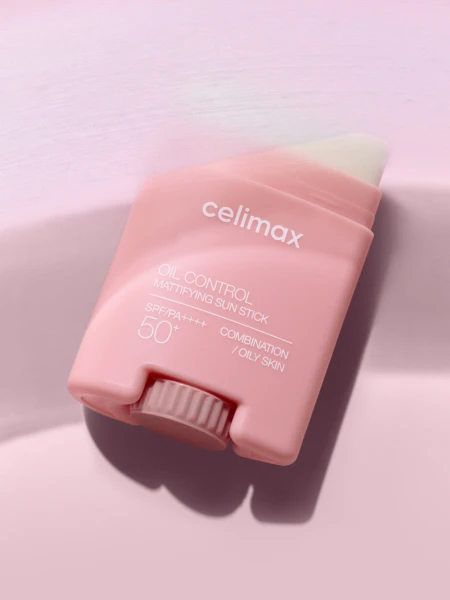 Матирующий солнцезащитный стик с растительными экстрактами Celimax Oil Control Mattifying Sun Stick SPF50+ PA++++