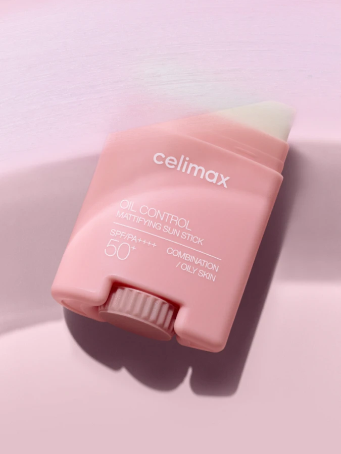 Матирующий солнцезащитный стик с растительными экстрактами Celimax Oil Control Mattifying Sun Stick SPF50+ PA++++