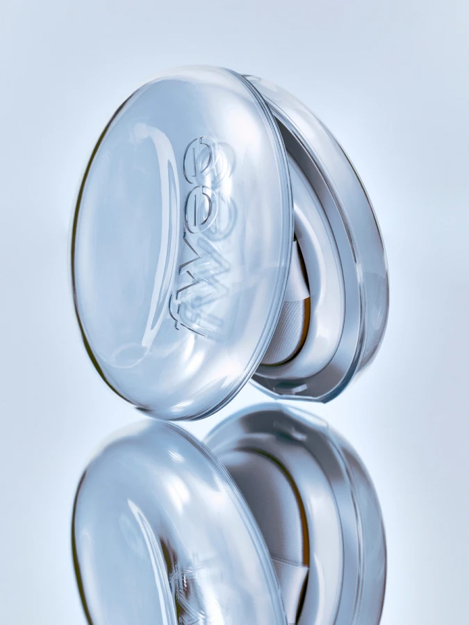 Тональное средство с сияющим финишем fwee Cushion Glass Natural 03 Natural Glass