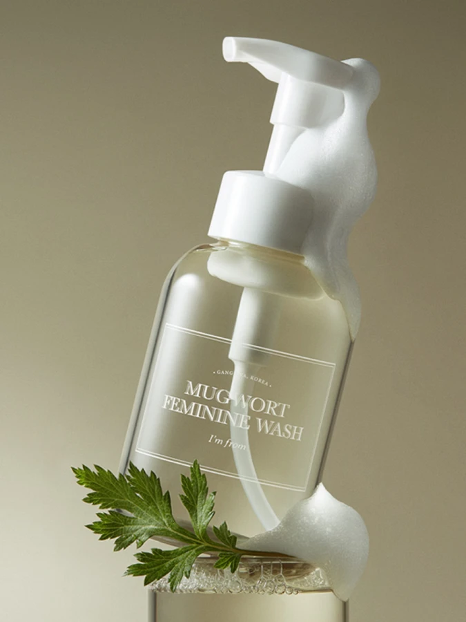 Мягкий очищающий гель для интимной гигиены с экстрактом полыни I'm From Mugwort Feminine Wash