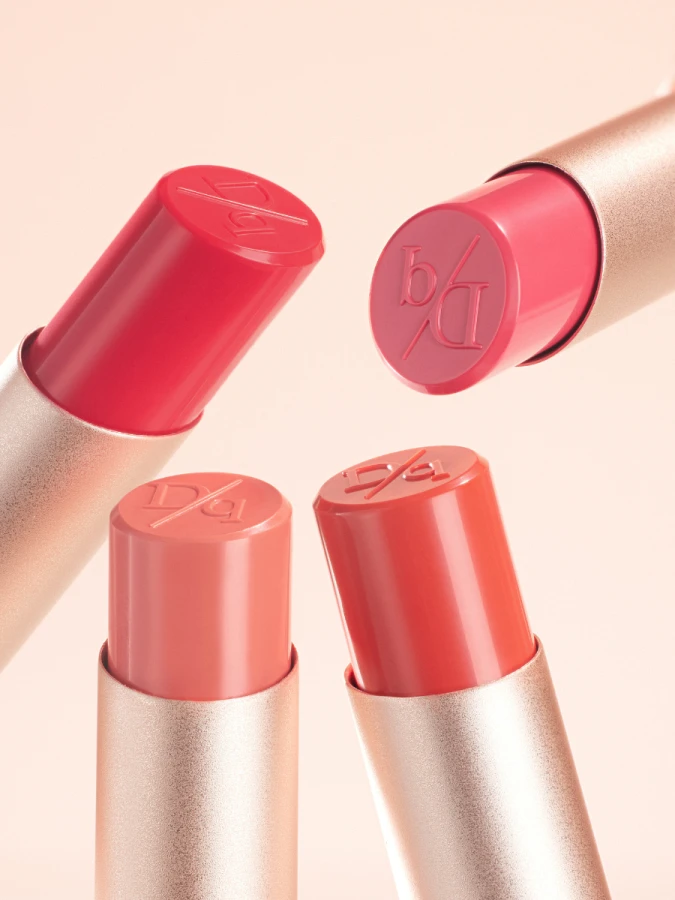 Глянцевая помада в нежном лососевом оттенке Dasique Mood Glow Lipstick #05 Baby Salmon